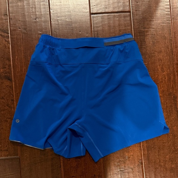 Men’s Lululemon Blue Surge Shorts - Picture 3 of 4